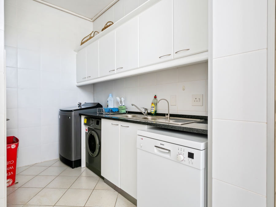 4 Bedroom Property for Sale in Leisure Isle Western Cape